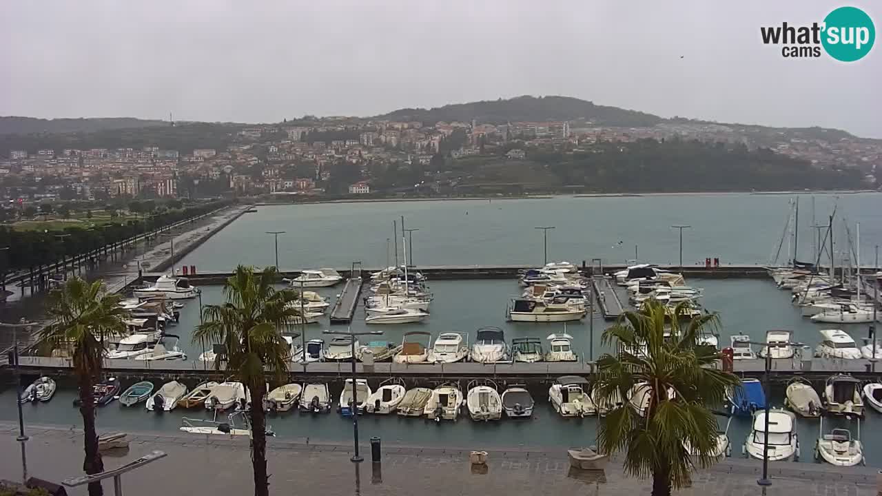 Webcam Koper – Panorama des Jachthafens und der Promenade vom Hotel Grand Koper