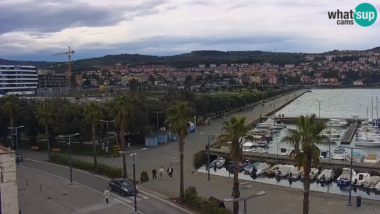 Webcam Koper – Panorama des Jachthafens und der Promenade vom Hotel Grand Koper