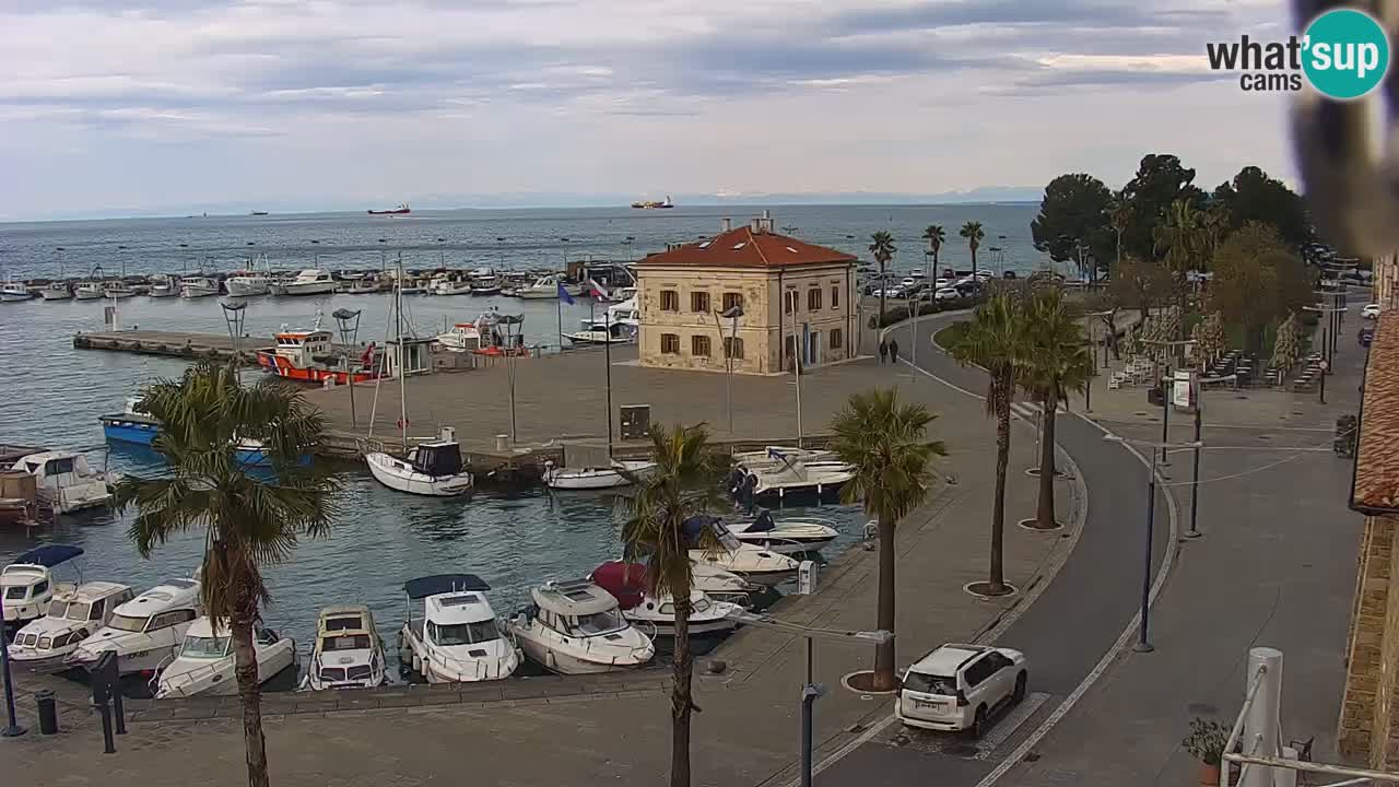 Luka Kopar uživo web kamera – Turistički terminal i teretna luka – Slovenija