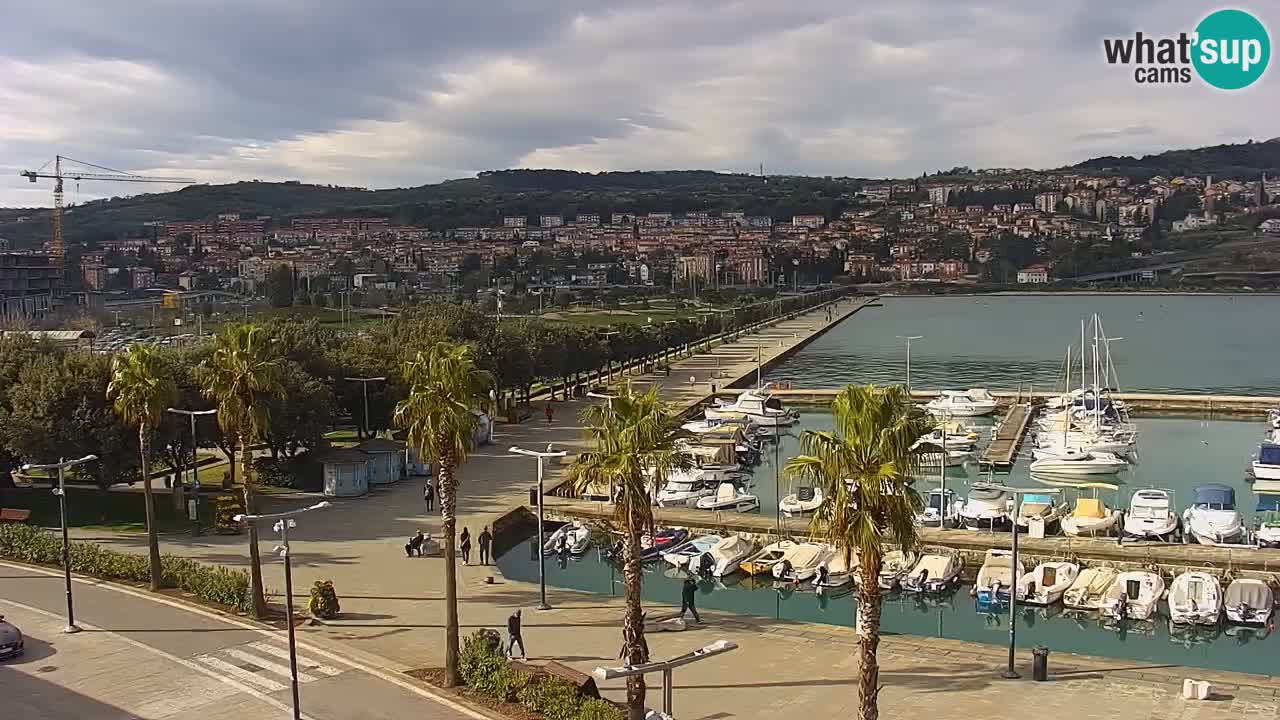 Webcam Koper – Panorama des Jachthafens und der Promenade vom Hotel Grand Koper
