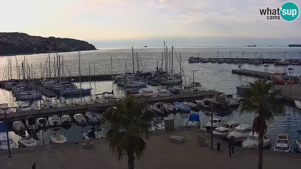 Webcam Koper – Panorama des Jachthafens und der Promenade vom Hotel Grand Koper