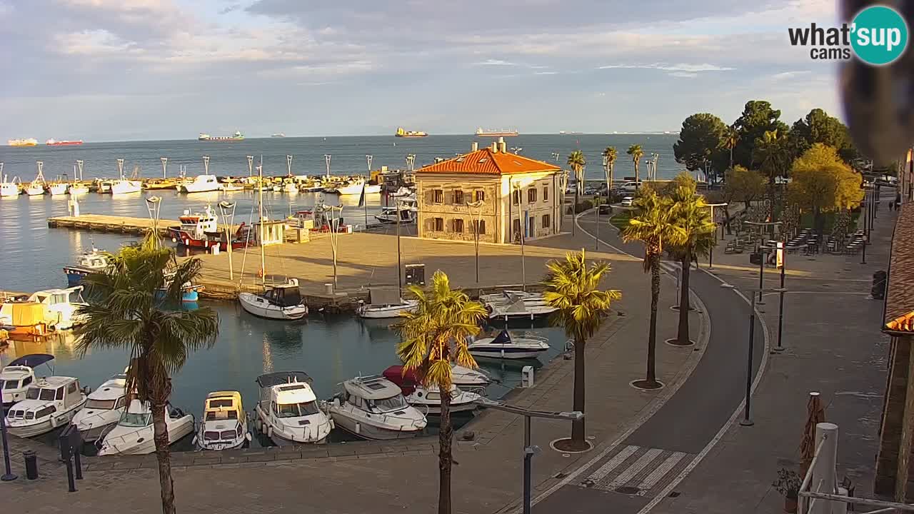Webcam Koper – Panorama of the marina and promenade from the Grand Hotel Koper