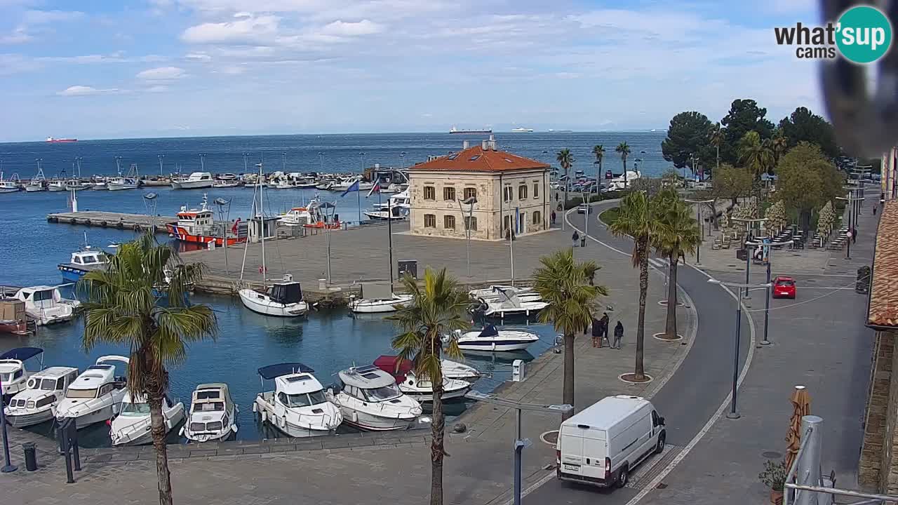 Spletna kamera Koper – Panorama na marino in promenado s Hotela Grand Koper