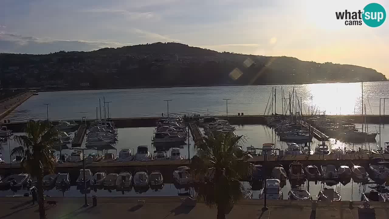 Spletna kamera Koper – Panorama na marino in promenado s Hotela Grand Koper