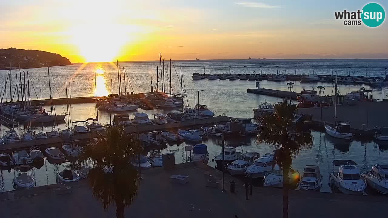 Webcam Koper – Panorama of the marina and promenade from the Grand Hotel Koper