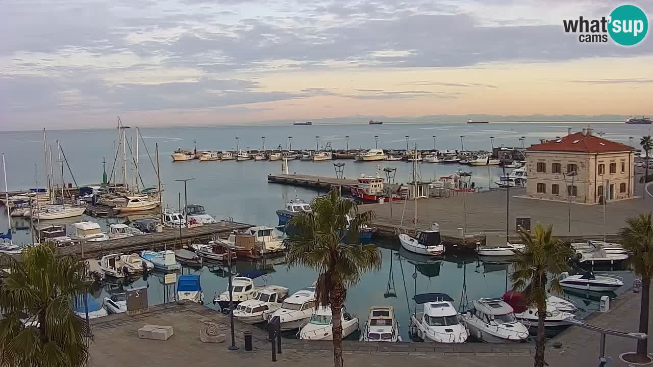 Webcam Koper – Panorama des Jachthafens und der Promenade vom Hotel Grand Koper