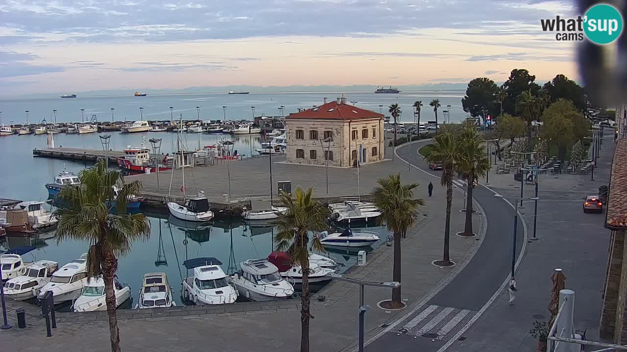 Webcam Koper – Panorama des Jachthafens und der Promenade vom Hotel Grand Koper