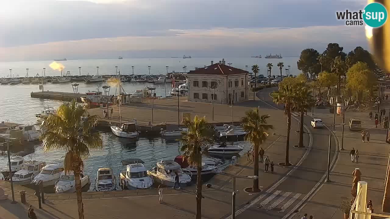 Luka Kopar uživo web kamera – Turistički terminal i teretna luka – Slovenija