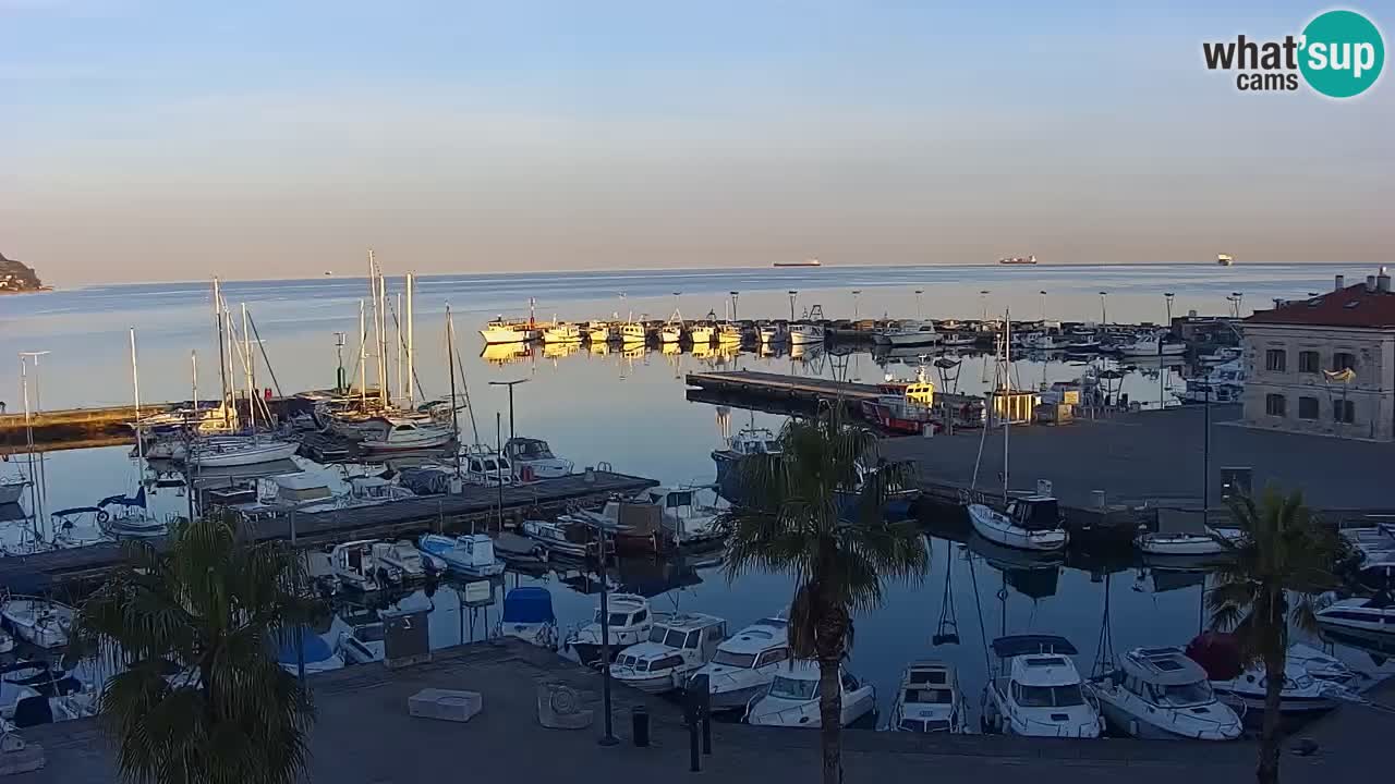 Webcam Koper – Panorama des Jachthafens und der Promenade vom Hotel Grand Koper