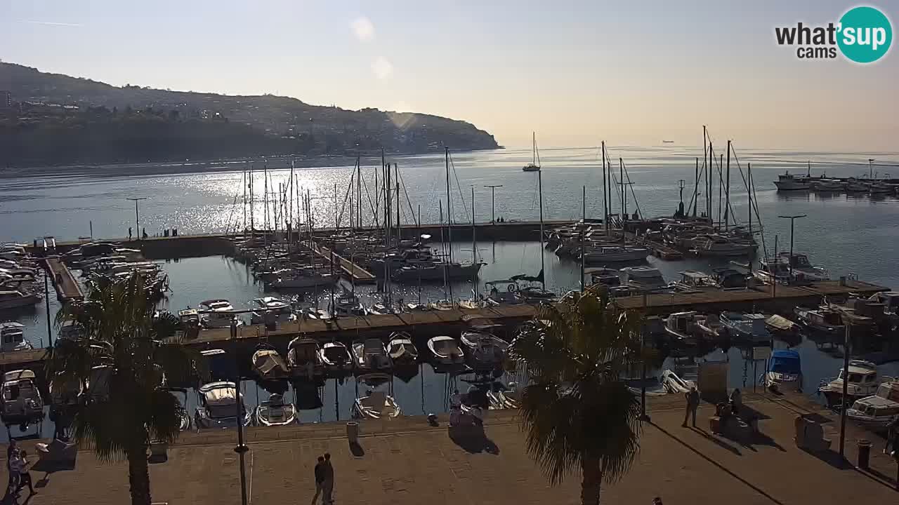 Spletna kamera Koper – Panorama na marino in promenado s Hotela Grand Koper