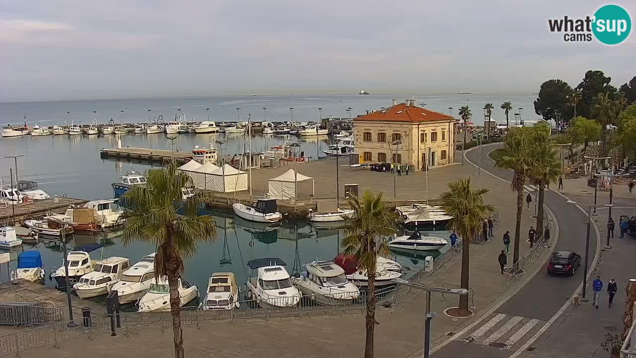 Webcam Koper – Panorama des Jachthafens und der Promenade vom Hotel Grand Koper