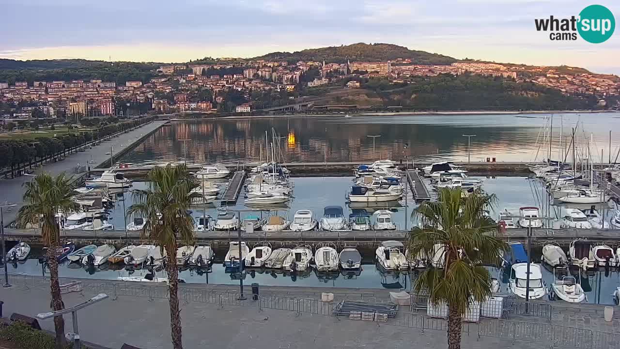 Spletna kamera Koper – Panorama na marino in promenado s Hotela Grand Koper
