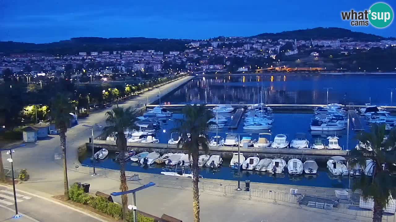 Webcam Koper – Panorama des Jachthafens und der Promenade vom Hotel Grand Koper
