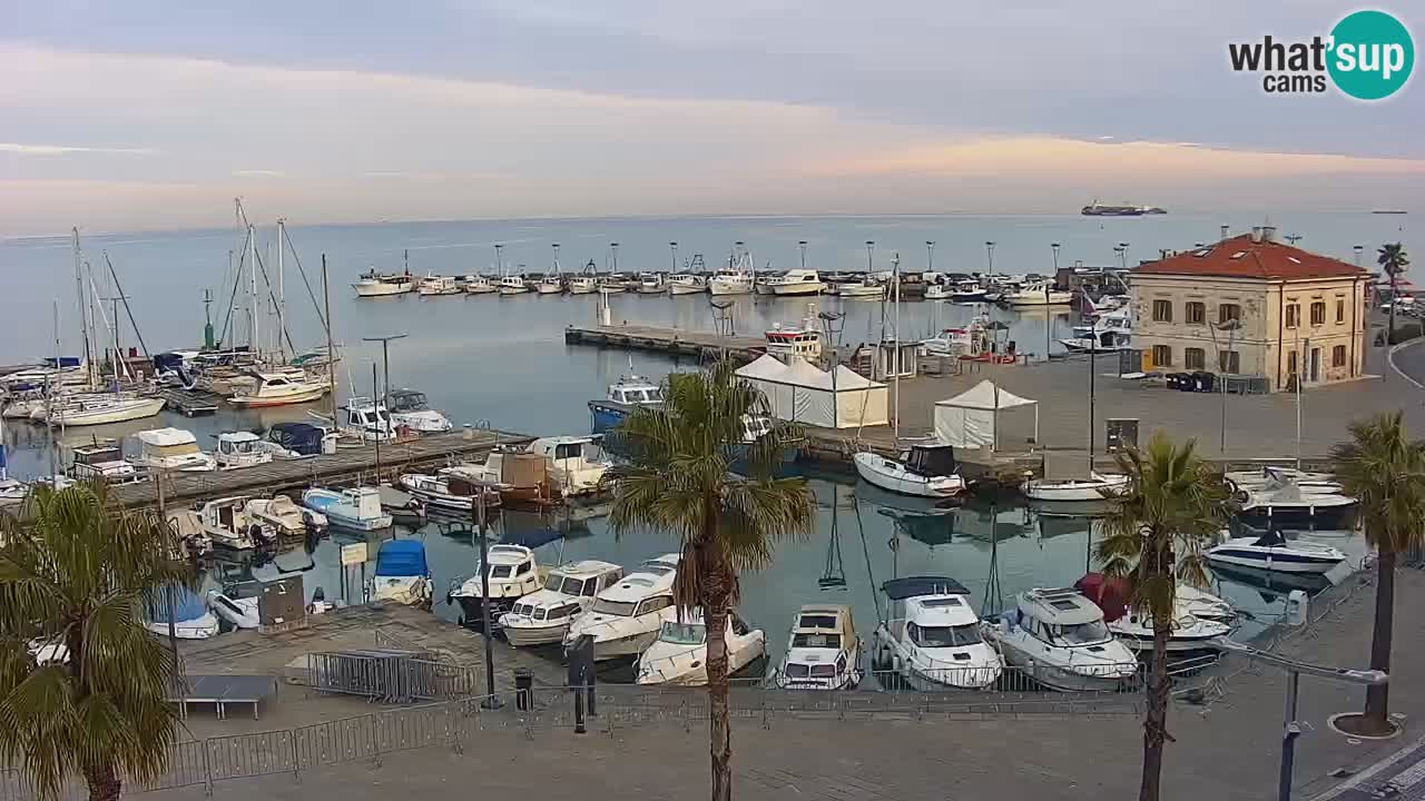 Spletna kamera Koper – Panorama na marino in promenado s Hotela Grand Koper