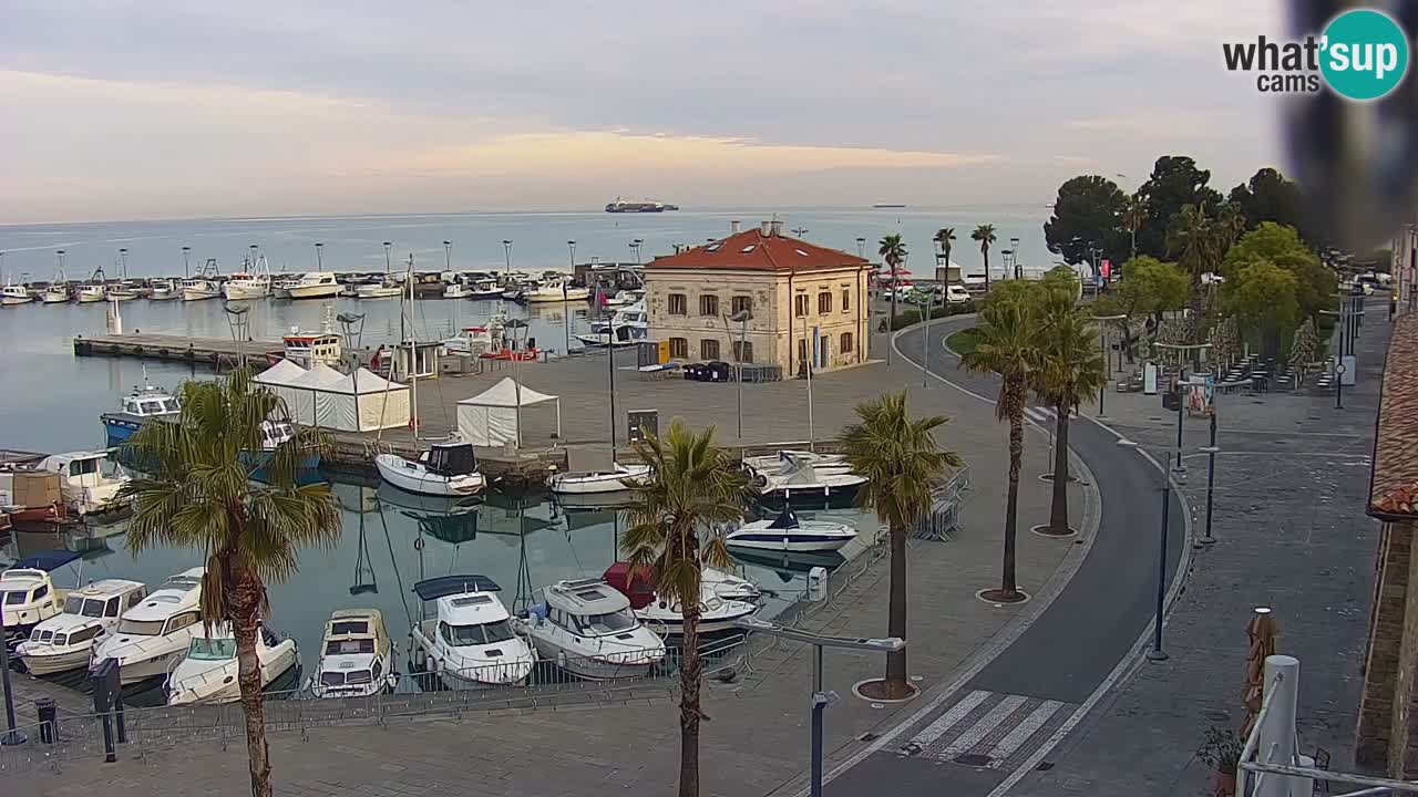 Webcam Koper – Panorama de la marina et de la promenade depuis le Grand Hotel Koper