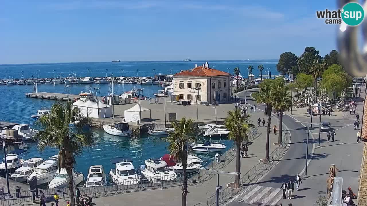 Spletna kamera Luka Koper v živo – Potniški terminal in tovorno pristanišče – Slovenija