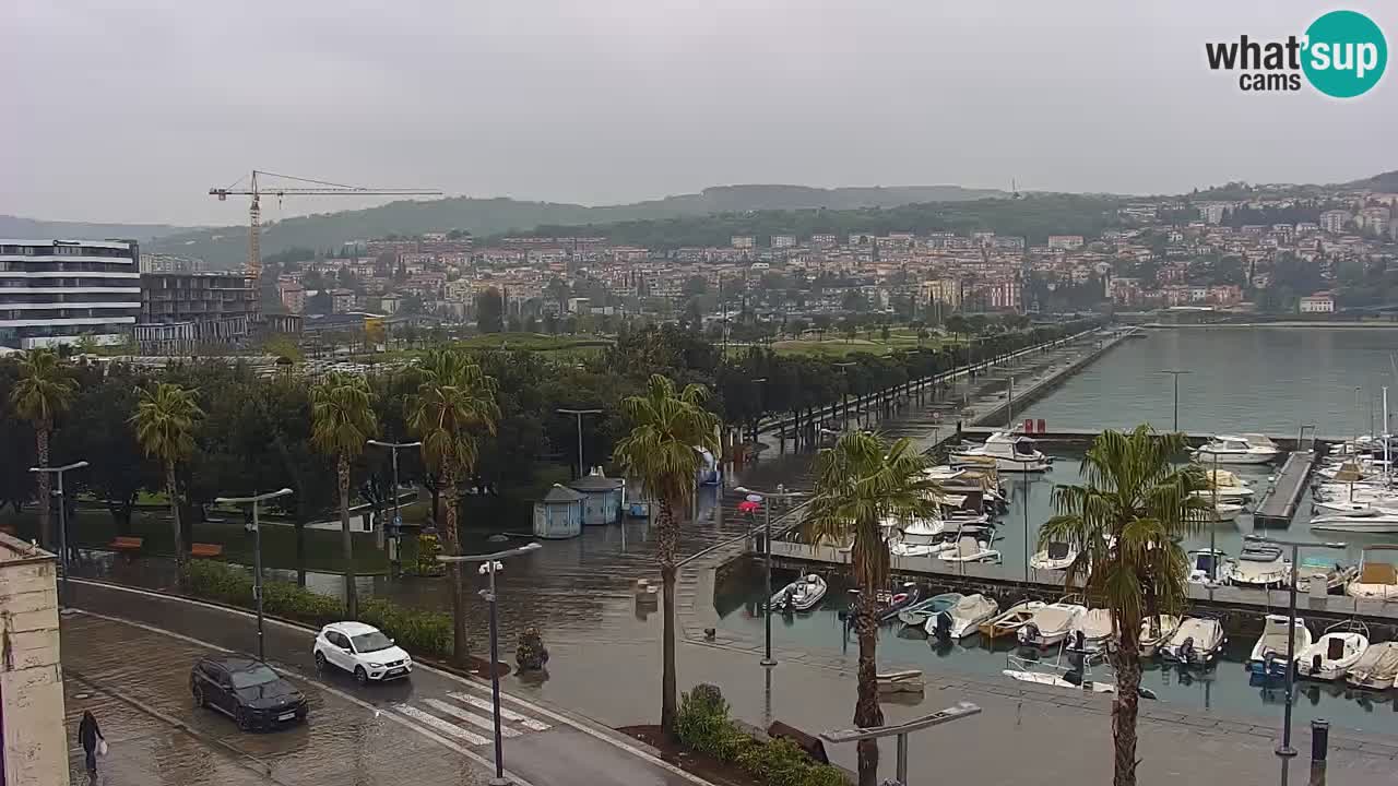 Spletna kamera Koper – Panorama na marino in promenado s Hotela Grand Koper