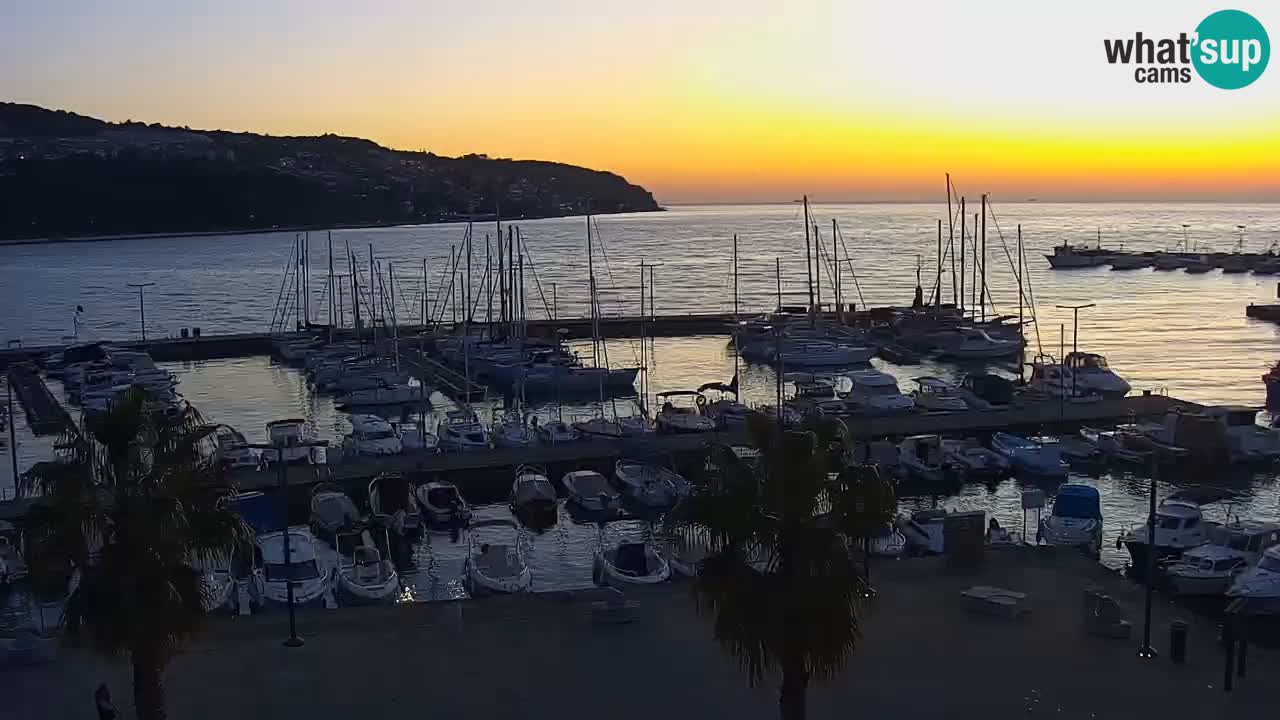 Webcam Koper – Panorama des Jachthafens und der Promenade vom Hotel Grand Koper