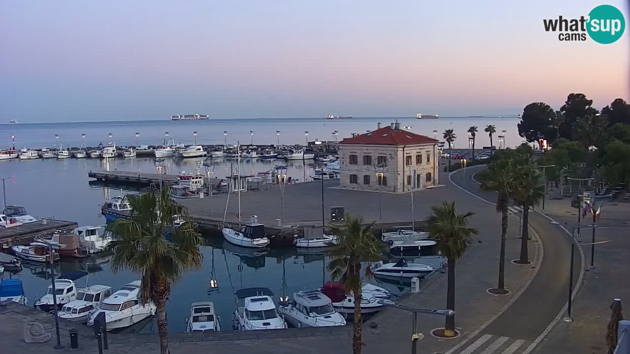 Spletna kamera Koper – Panorama na marino in promenado s Hotela Grand Koper
