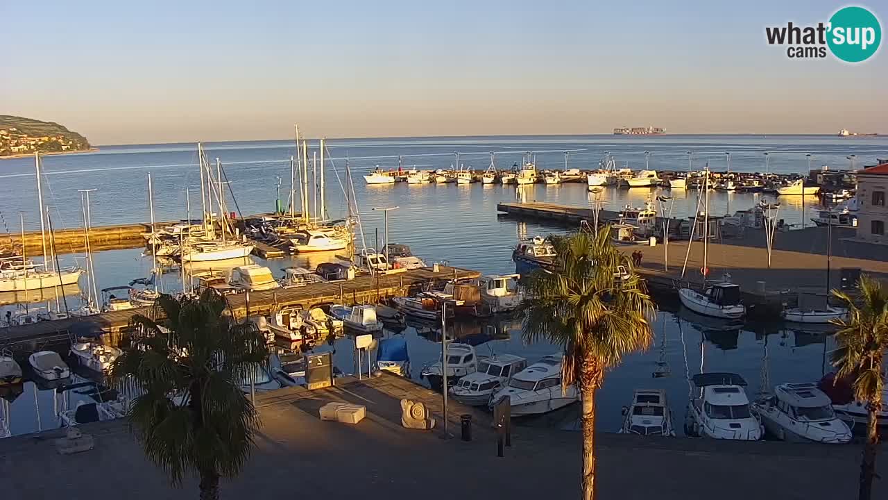 Webcam Koper – Panorama des Jachthafens und der Promenade vom Hotel Grand Koper