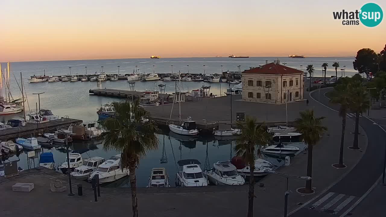 Spletna kamera Koper – Panorama na marino in promenado s Hotela Grand Koper