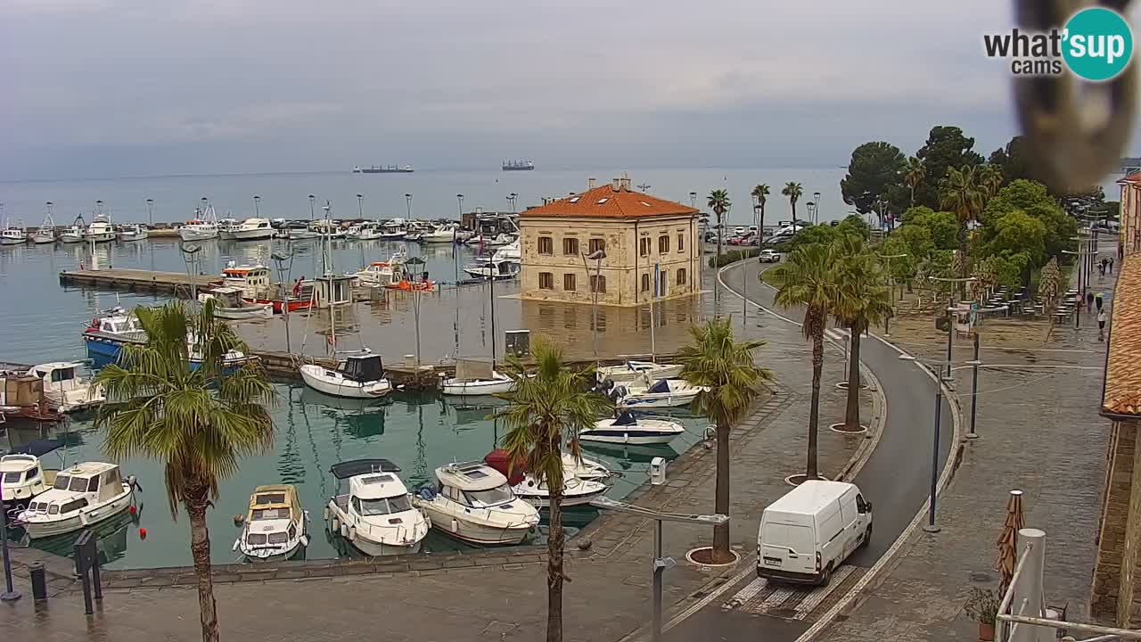 Webcam Koper – Panorama des Jachthafens und der Promenade vom Hotel Grand Koper