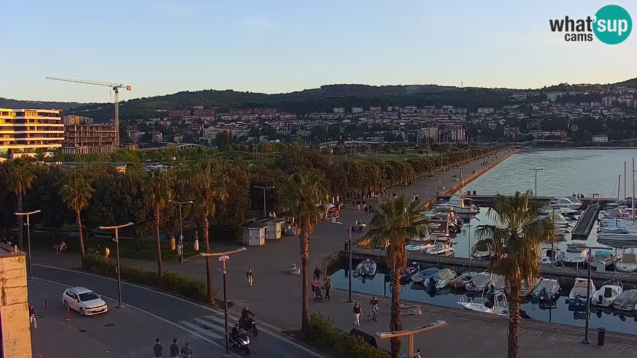 Spletna kamera Koper – Panorama na marino in promenado s Hotela Grand Koper
