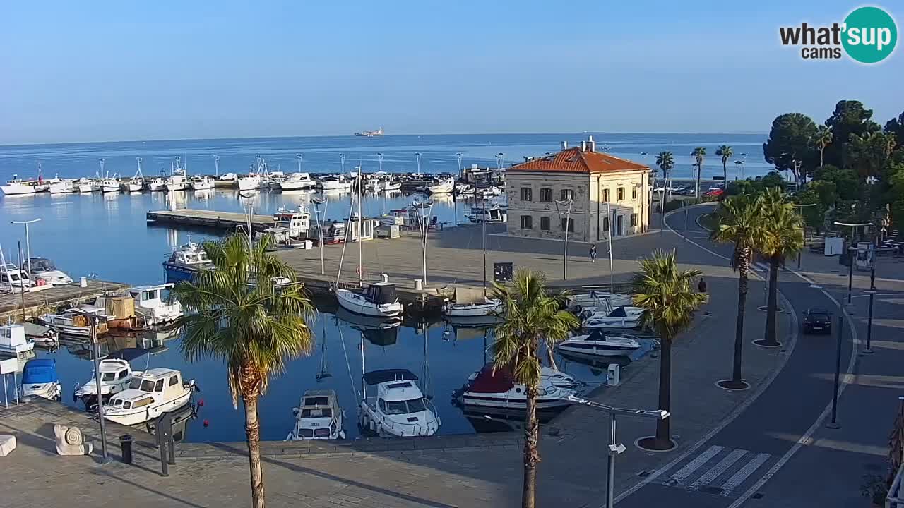 Spletna kamera Koper – Panorama na marino in promenado s Hotela Grand Koper