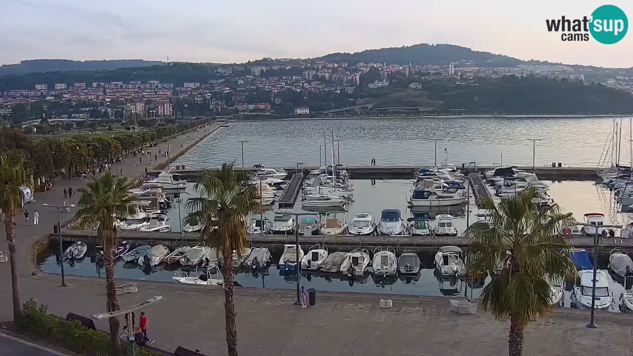 Webcam Koper – Panorama des Jachthafens und der Promenade vom Hotel Grand Koper