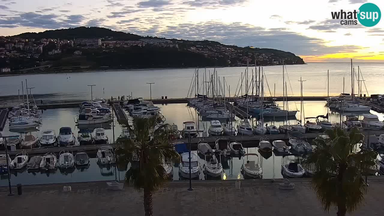 Webcam Koper – Panorama des Jachthafens und der Promenade vom Hotel Grand Koper