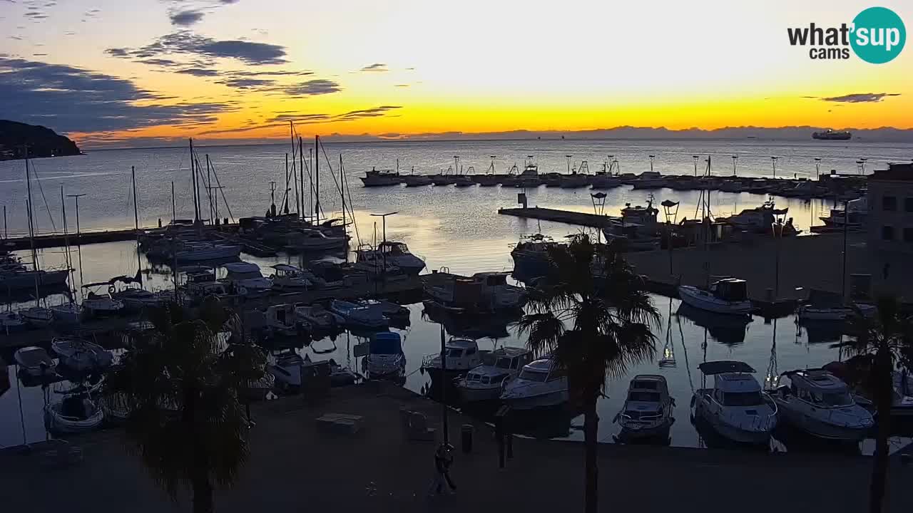 Webcam Koper – Panorama of the marina and promenade from the Grand Hotel Koper