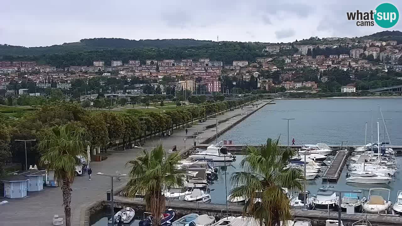 Webcam Koper – Panorama des Jachthafens und der Promenade vom Hotel Grand Koper