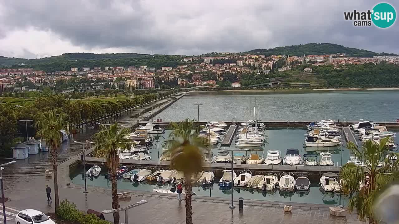 Webcam Koper – Panorama des Jachthafens und der Promenade vom Hotel Grand Koper