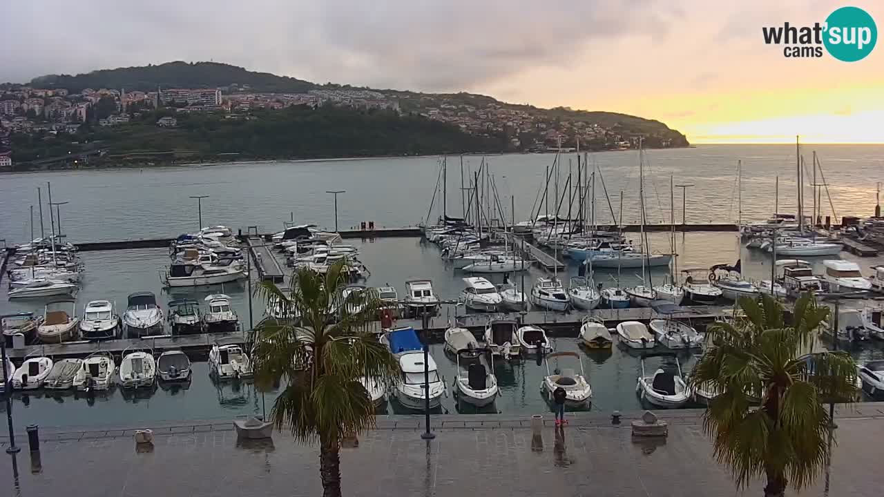 Webcam Koper – Panorama des Jachthafens und der Promenade vom Hotel Grand Koper