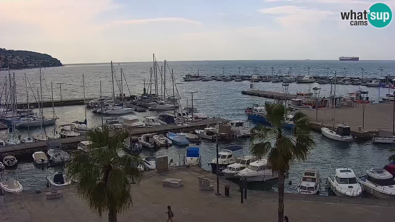 Webcam Koper – Panorama des Jachthafens und der Promenade vom Hotel Grand Koper