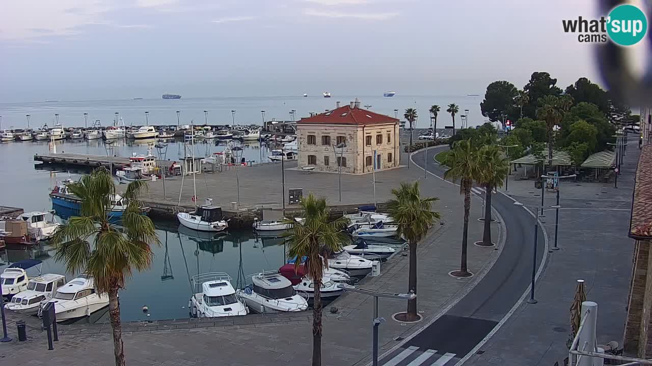 Webcam Koper – Panorama des Jachthafens und der Promenade vom Hotel Grand Koper