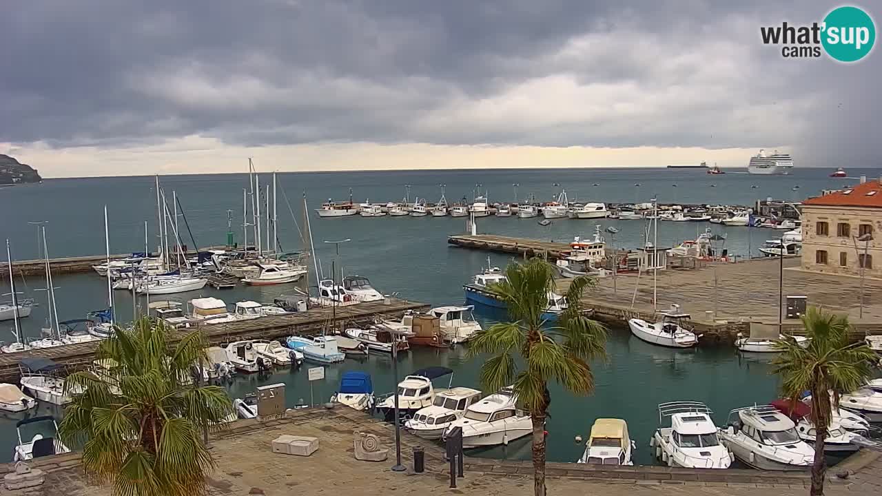 Webcam Koper – Panorama des Jachthafens und der Promenade vom Hotel Grand Koper