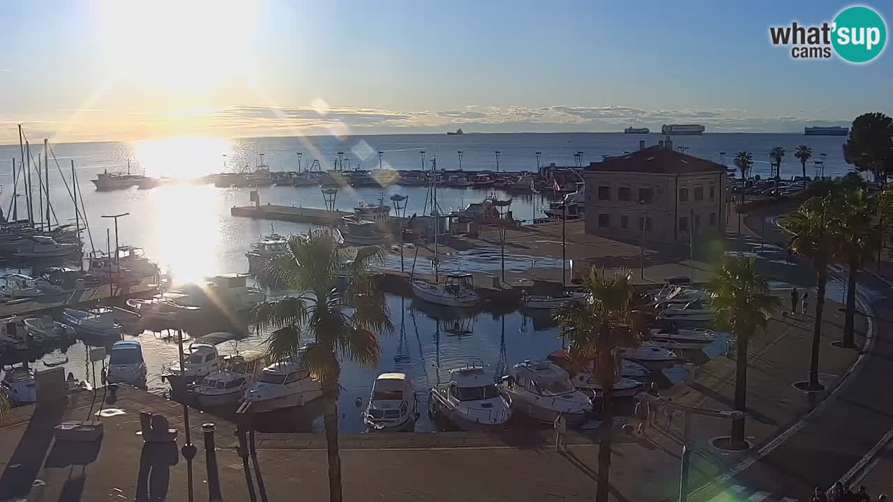 Webcam Koper – Panorama des Jachthafens und der Promenade vom Hotel Grand Koper
