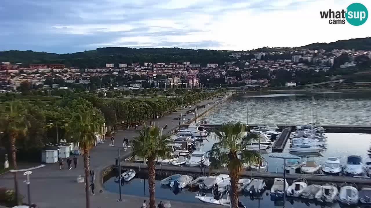 Spletna kamera Koper – Panorama na marino in promenado s Hotela Grand Koper
