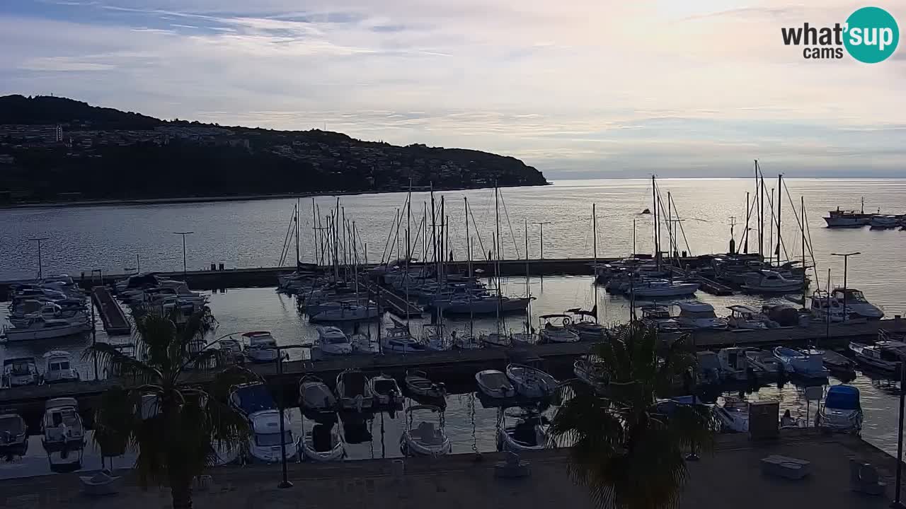 Webcam Koper – Panorama des Jachthafens und der Promenade vom Hotel Grand Koper