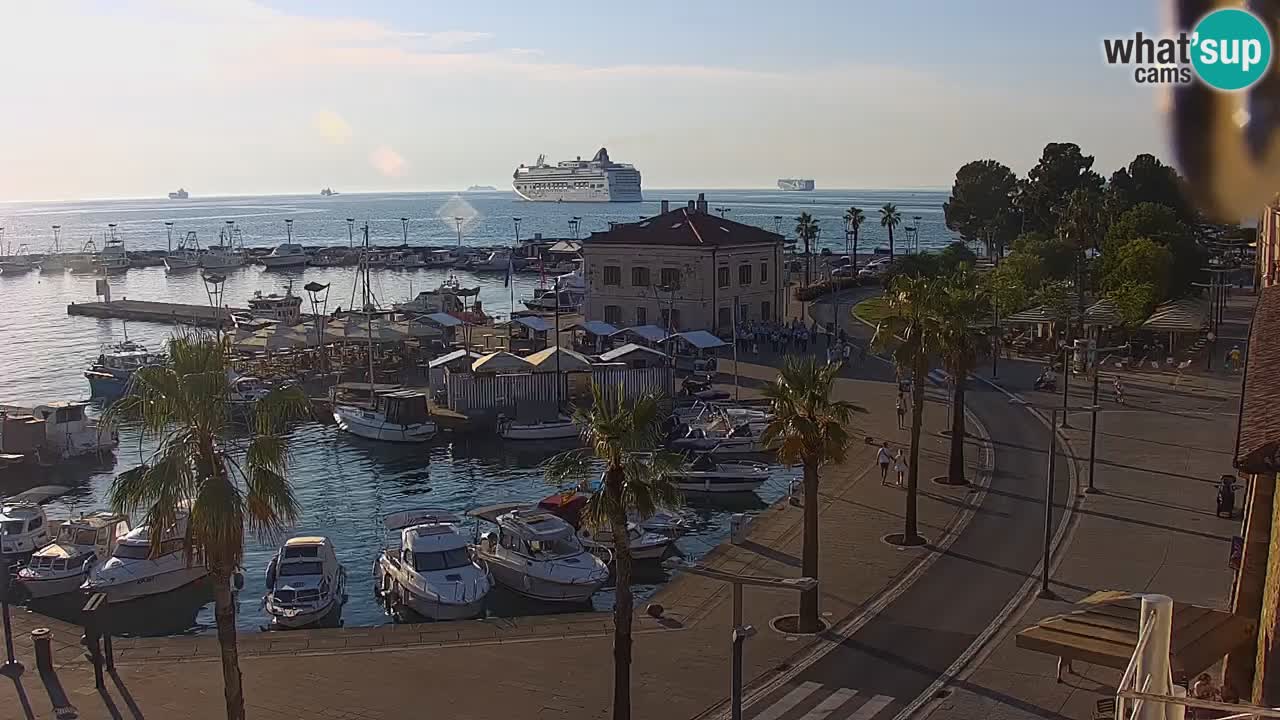 Webcam Koper – Panorama des Jachthafens und der Promenade vom Hotel Grand Koper