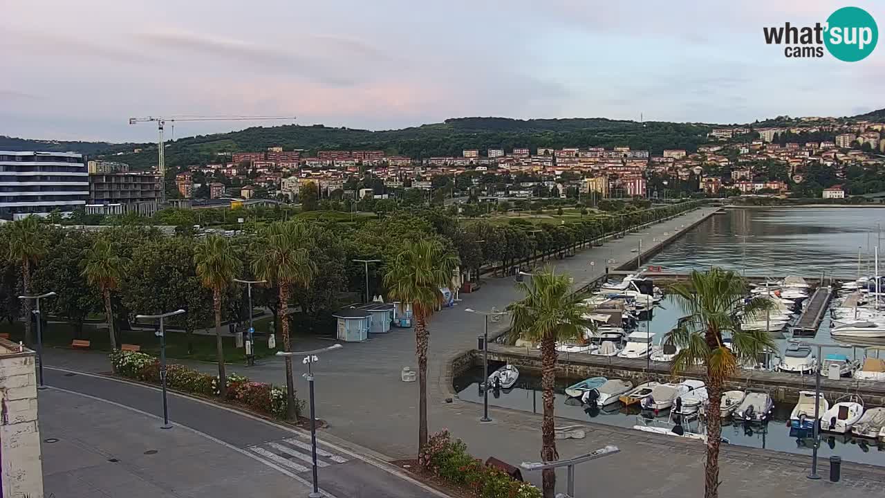 Webcam Koper – Panorama des Jachthafens und der Promenade vom Hotel Grand Koper