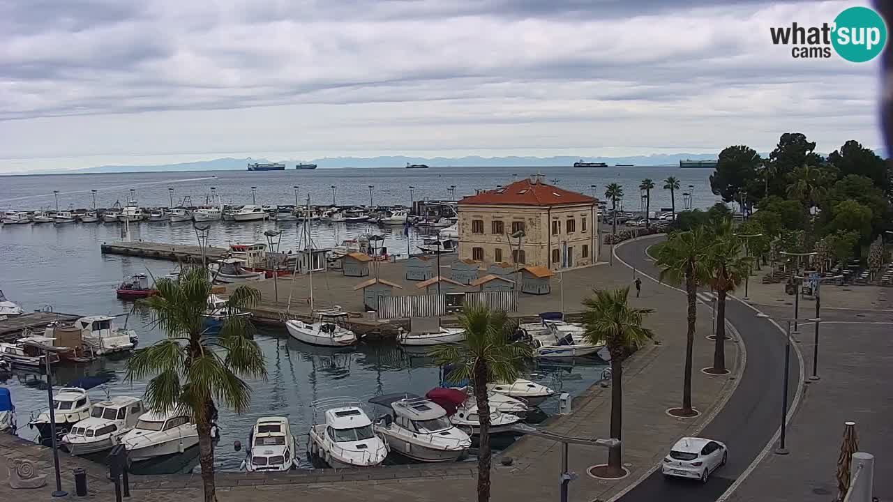 Webcam Koper – Panorama des Jachthafens und der Promenade vom Hotel Grand Koper