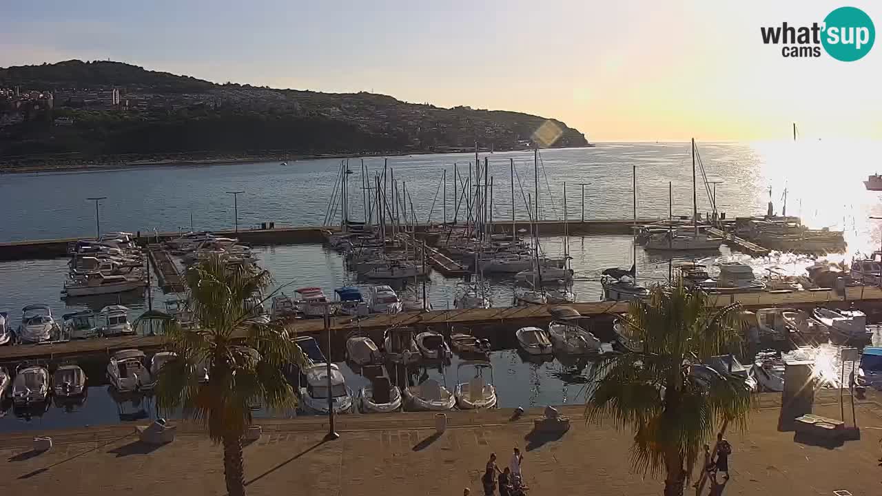Webcam Koper – Panorama des Jachthafens und der Promenade vom Hotel Grand Koper