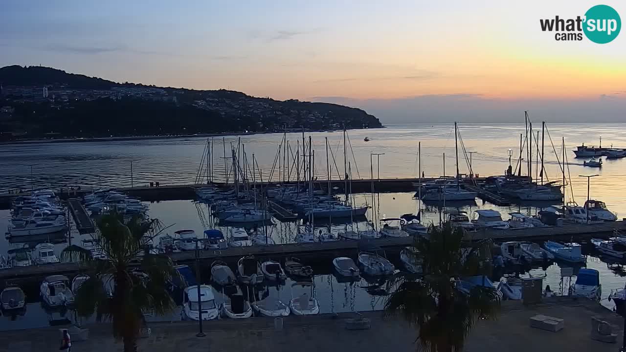 Webcam Koper – Panorama des Jachthafens und der Promenade vom Hotel Grand Koper