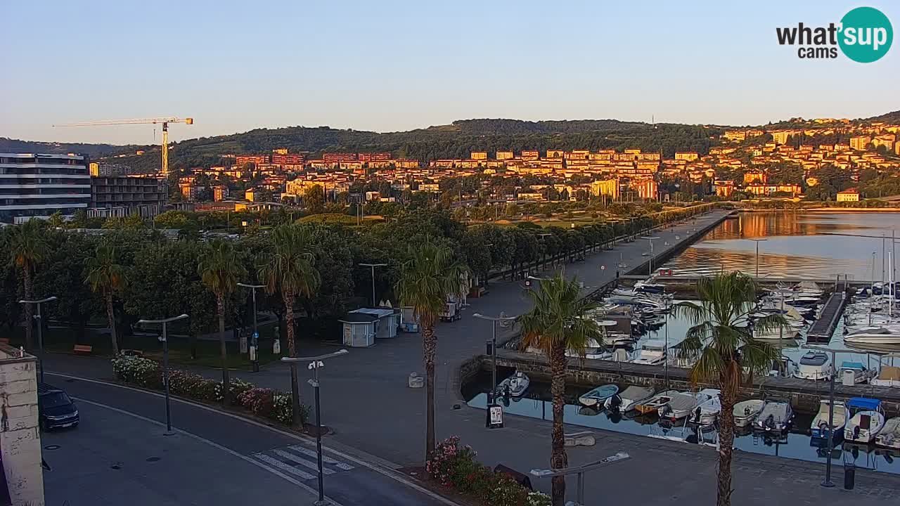 Luka Kopar uživo web kamera – Turistički terminal i teretna luka – Slovenija