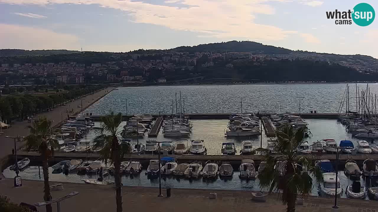 Webcam Koper – Panorama des Jachthafens und der Promenade vom Hotel Grand Koper