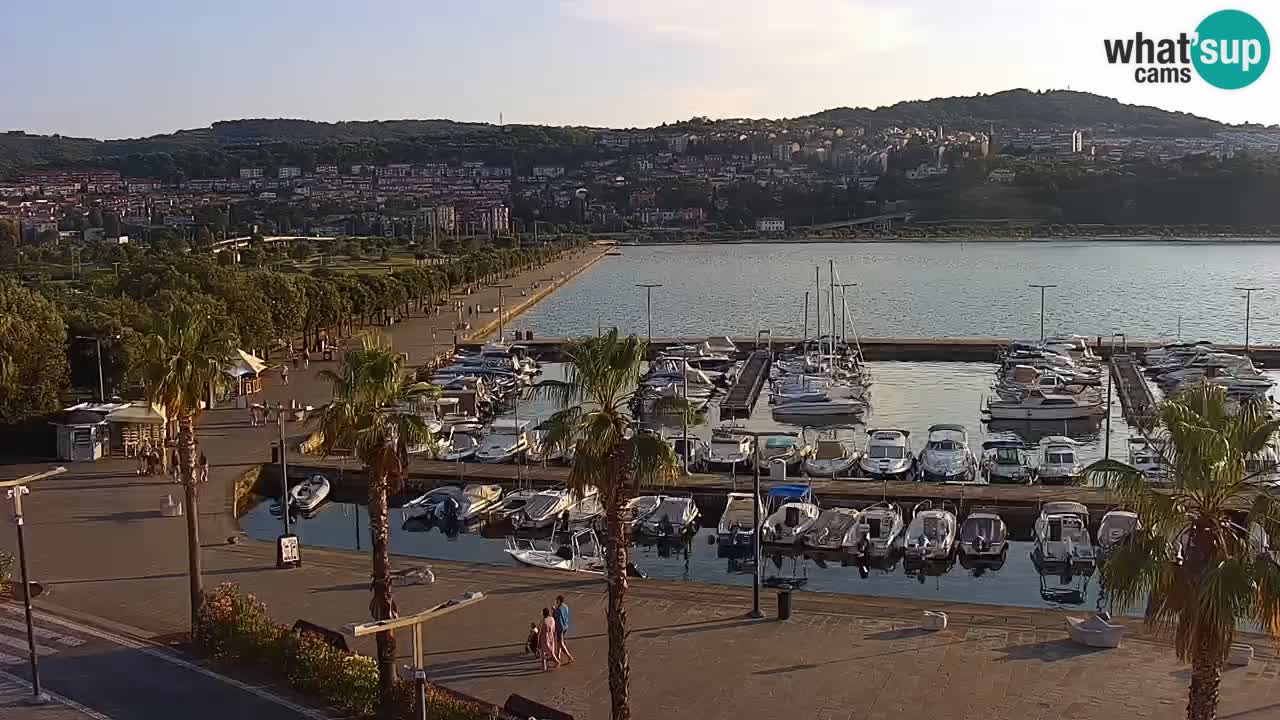 Webcam Koper – Panorama des Jachthafens und der Promenade vom Hotel Grand Koper