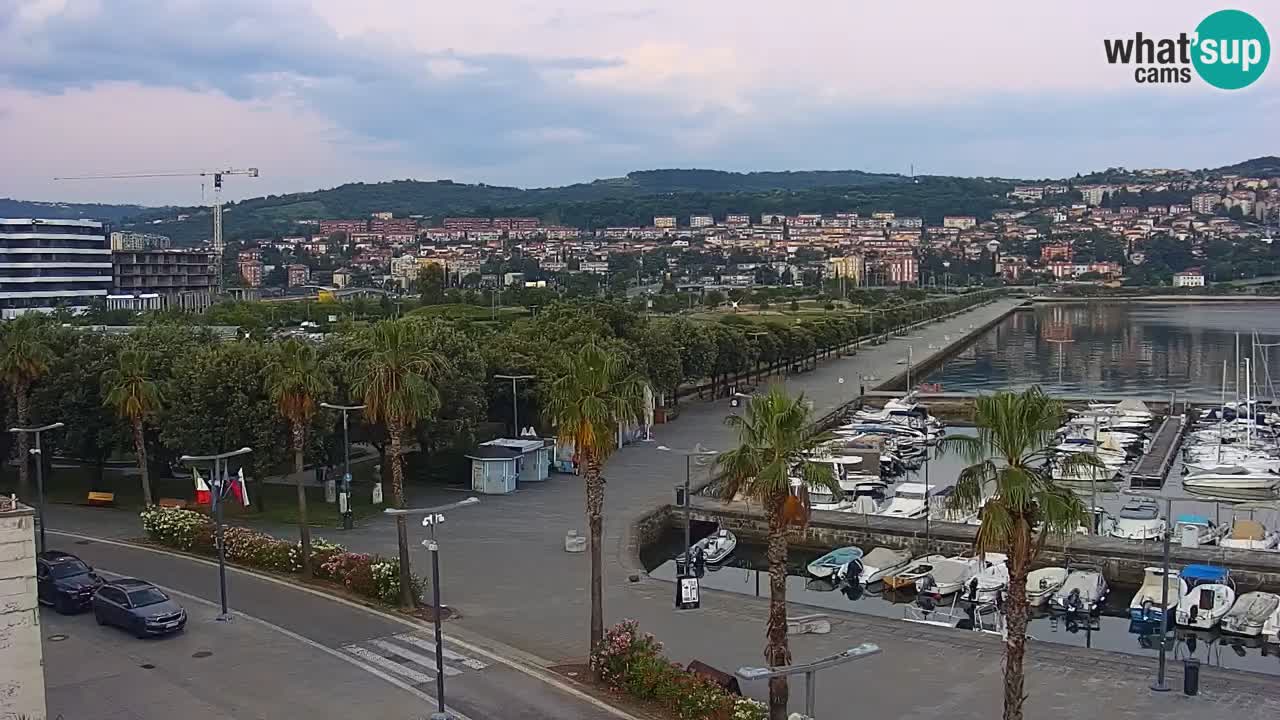 Spletna kamera Koper – Panorama na marino in promenado s Hotela Grand Koper