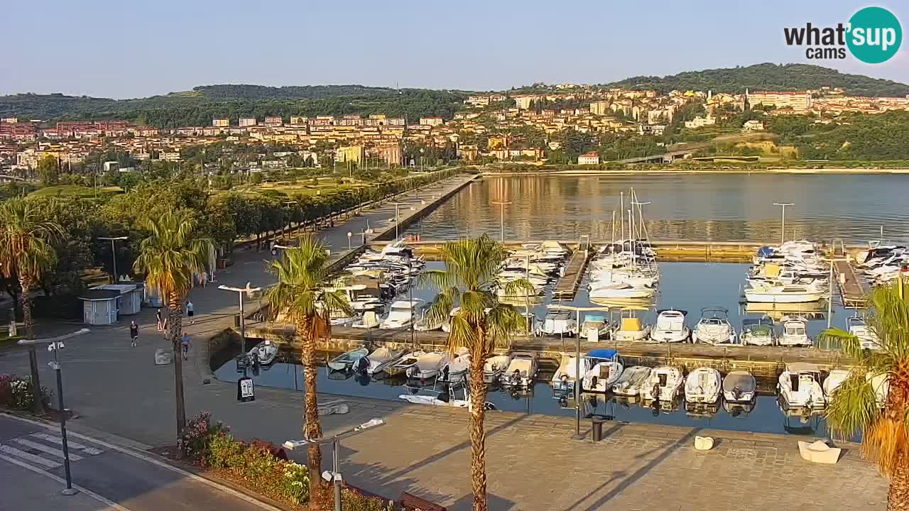 Webcam Koper – Panorama des Jachthafens und der Promenade vom Hotel Grand Koper